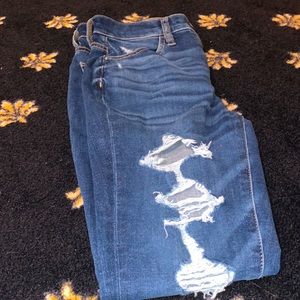 super cute ripped jeans american eagle